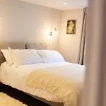 Stunning Townhouse Apartment In Central Cambridge
